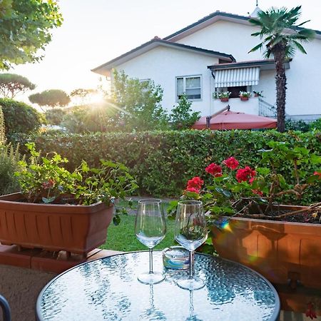 Apartment Holiday Versilia Camaiore Zewnętrze zdjęcie