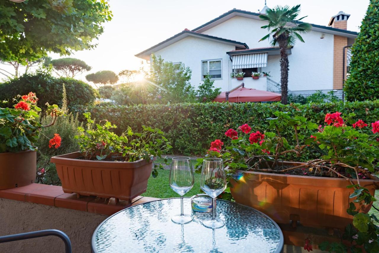 Apartment Holiday Versilia Camaiore Zewnętrze zdjęcie